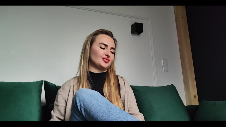 Goddess Lena: Slicka mina skor
