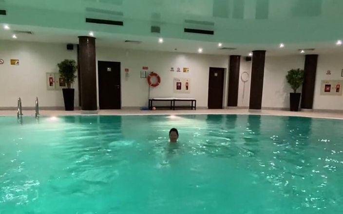Margo Eden [deactivated]: Ångbastu och pool idag