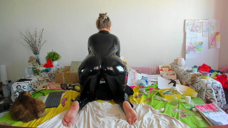 AnnaNotIdealAngel: Üzerimde Lateks Takım Elbise