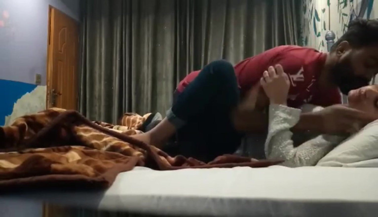 Dasi couple: Il fidanzato viene a casa da solo e viene a...