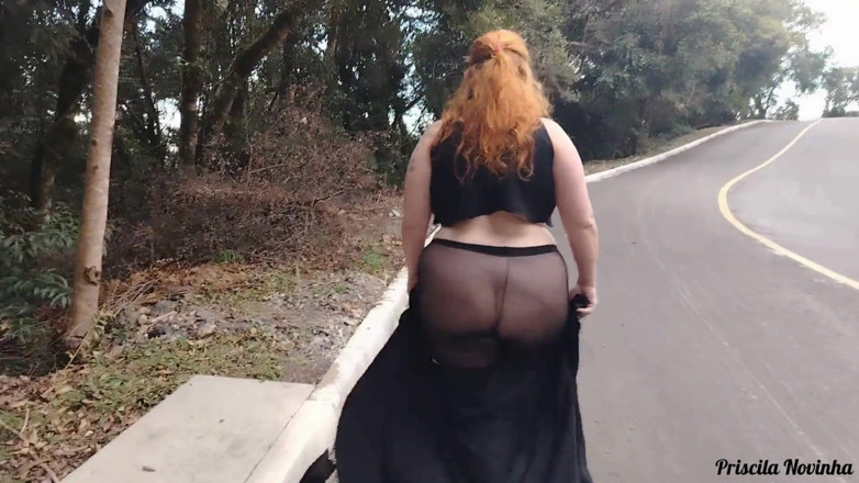 Priscila: Mi madrastra en pantalones transparentes sin bragas presumiendo en la...