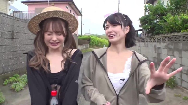 Smooth Time: ビーチのシースルーハウスでの2人の女の子とのセックス。パート2