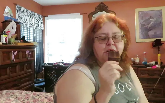 BBW nurse Vicki adventures with friends: BBW nurse Vicki enjoys eatting a chocolate vanilla ice cream...