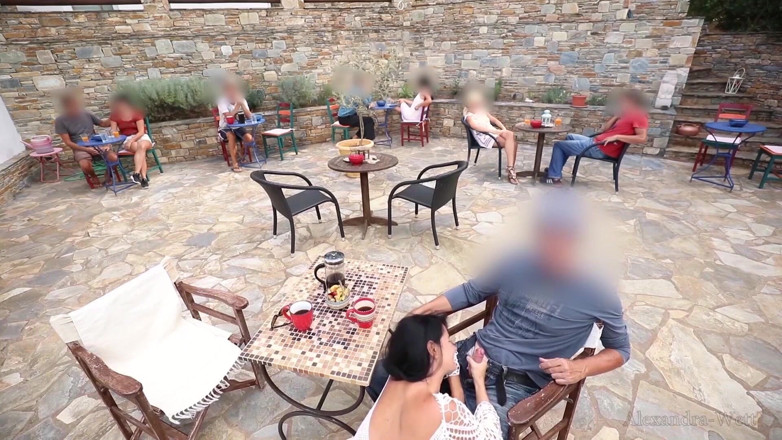 Alexandra Wett: Follada en medio del restaurante!