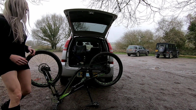 The Midnight Minx: Pequena brincadeira na mountain bike