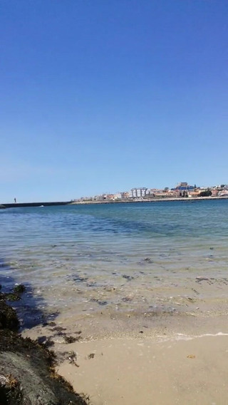 Boy top Amador: adoro la spiaggia per il nudismo