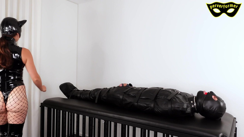 perverformer: 여성이 3부를 지배하는 새로운 세계 질서