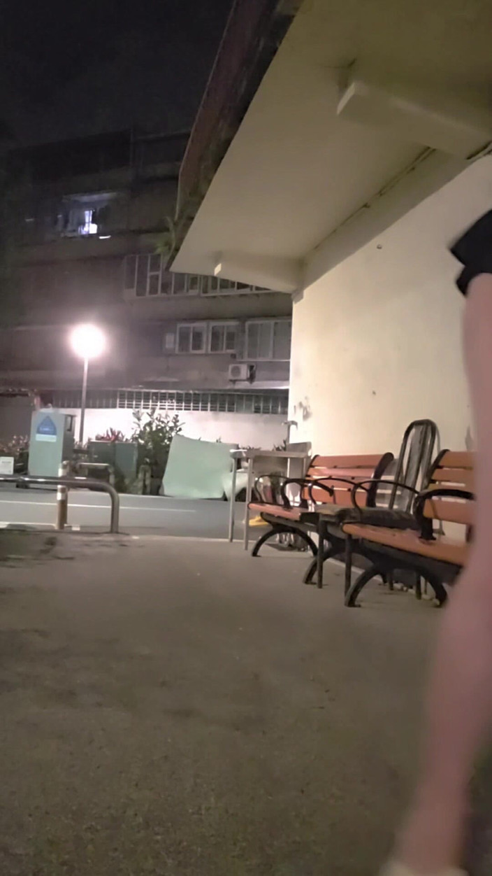 Taiwancdgirl: छद्म लड़की टिंगक्सुआन ने केवल एक सेक्सी पोशाक पहनी थी और सड़क के किनारे हस्तमैथुन किया था