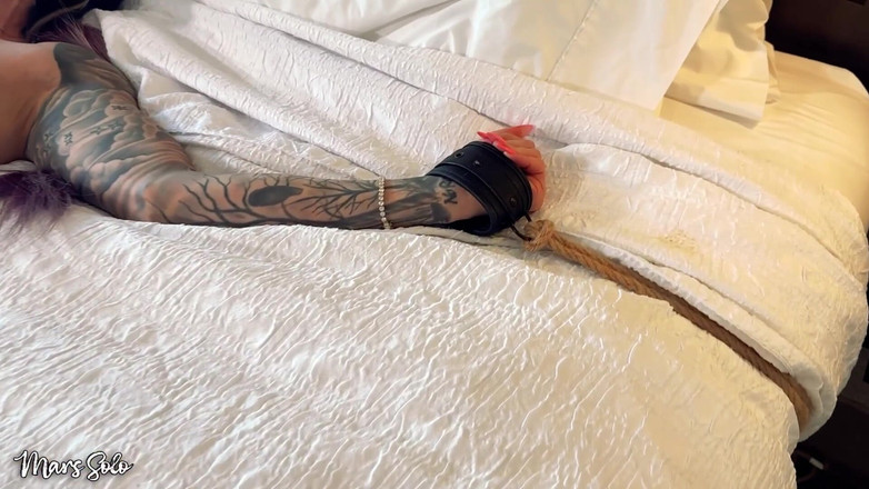 Mars solo: Svázaná a udělána k orgasmu 20krát - Mars Solo Je svázaná k...