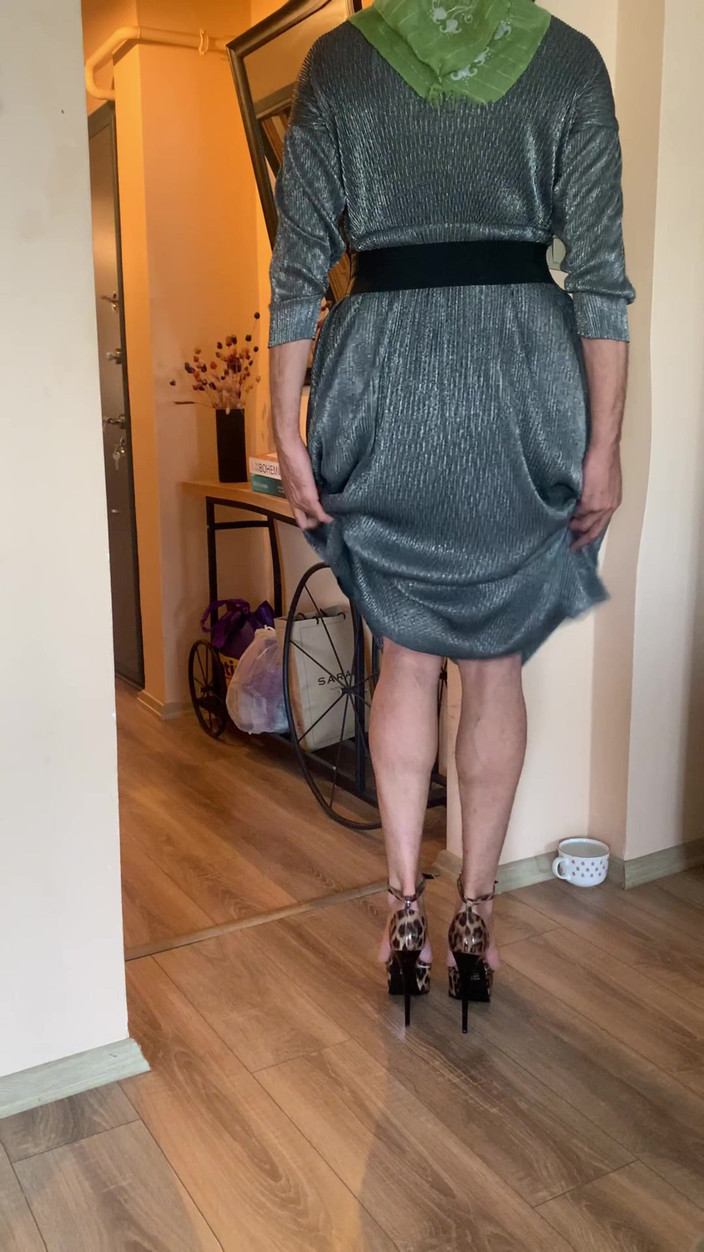 cd_aysemmm: ヒジャブおばさんがパンティーを脱ぐ