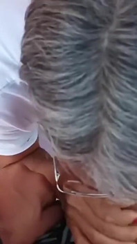 Le doy mi jugoso coño a un extraño, él me folla genial. Una polla tan gruesa me dejó con ganas de más