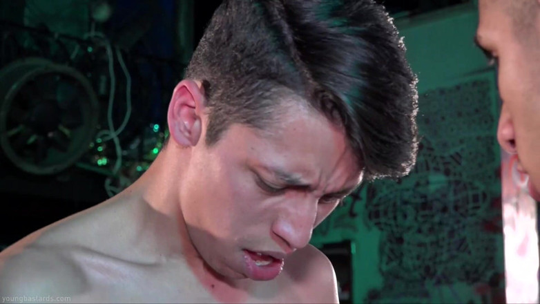Kinky Twink: Pancutan muka berganda Twinks