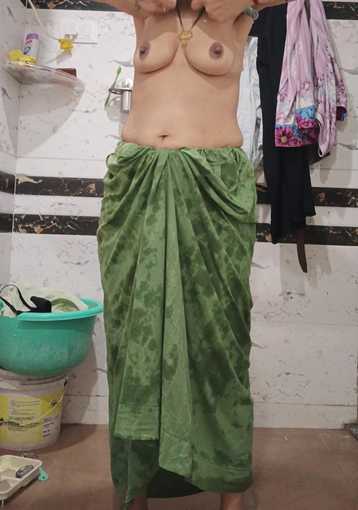 Priyahot77: Priya Bhabi Big Pusssy Hair Show