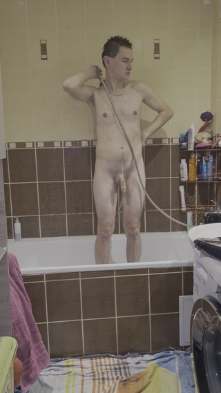 Fap_man93: Amateur boy showering