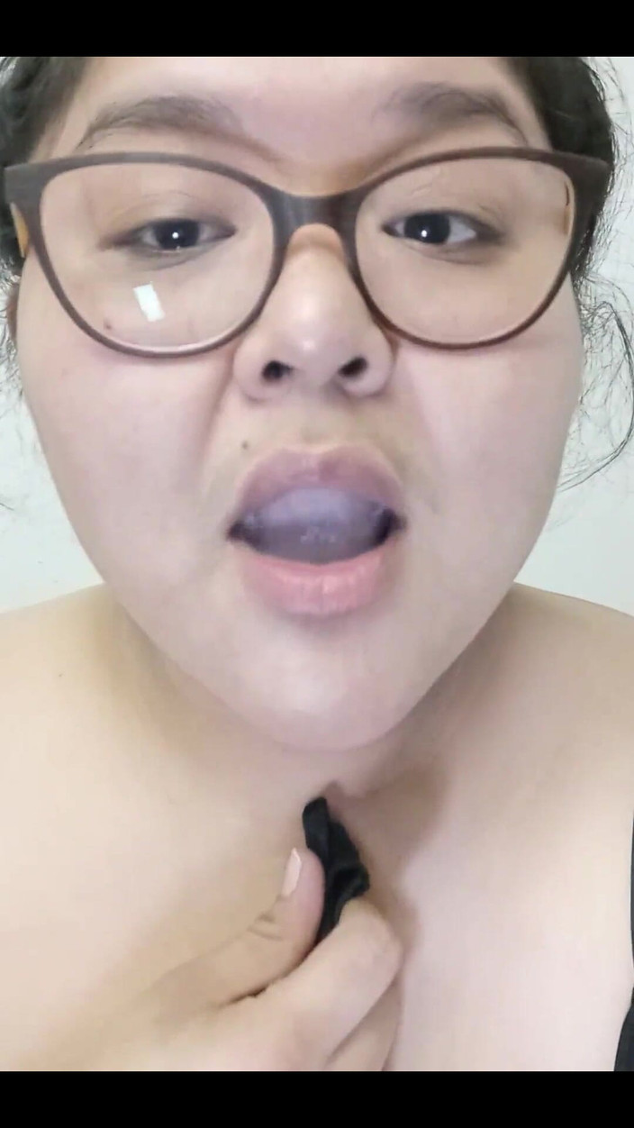 DeesDeepThroat: Dees come semen de sus bragas