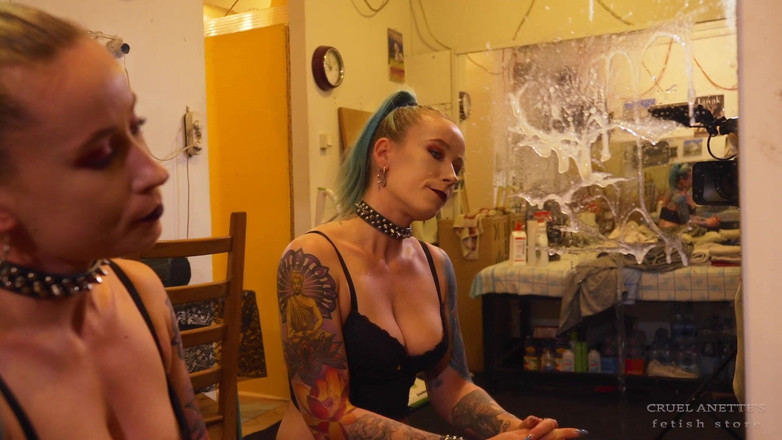 Cruel Anettes fetish world: En Primer Plano - Limpiador De Espejos Spitty