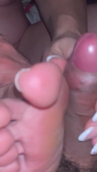 Sperma sui suoi piedi