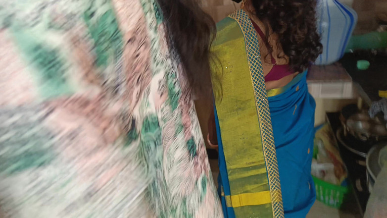 Pushpa studio: Jihoindická podvádějící žena v domácnosti