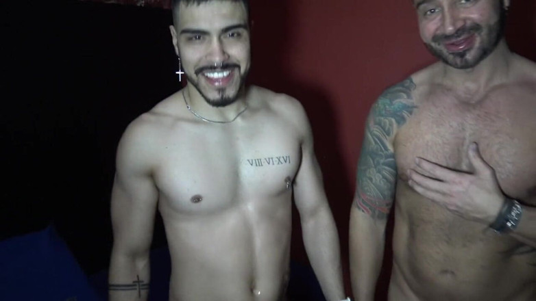 Gaybareback: Sexy latino Valentinon zonder condoom gebruikt door de papa pornoster...