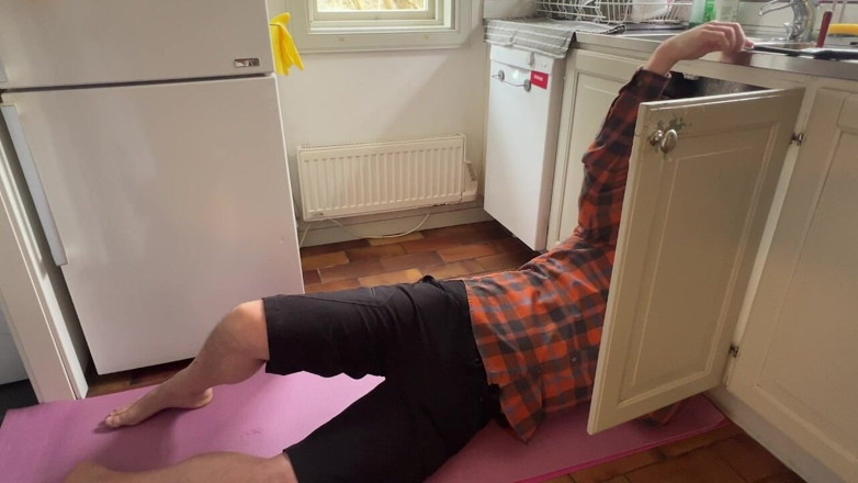 AngelinaLove: Housewife Got Horny Seeing the Plumber Working the Sink