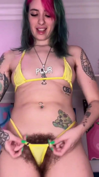 Adoração à deusa microbikini