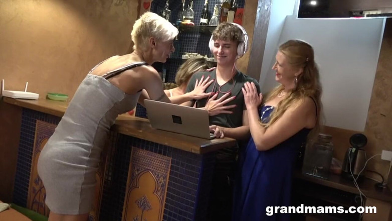 Grandmams: 3 pumy a 1 mladý penis v Babičkách
