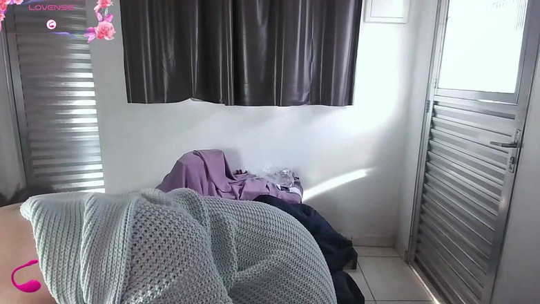 Zayra Pink: Chơi một mình với đồ chơi yêu thích của tôi