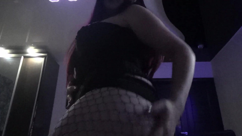 Goddess Misha Goldy: Séduction des pieds huilées par une succube