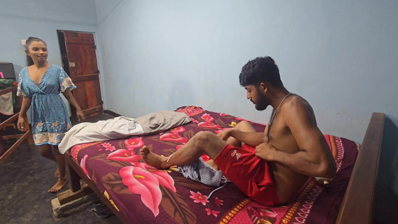 Shashi X: Madrasta acidentalmente tem a chance de foder meia-irmã