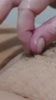 Baise Avec Les Doigts Et Branlette Sur Le Pubien Nue Dans Mon Bain