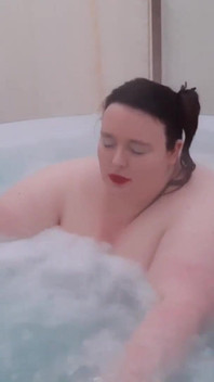 SSBBW Fucks and BJ in Hot Tub
