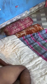 屋外セックス義理の兄弟と義理の妹の外のドアのロマンスとセックスMalluカップルテラスでのセックスとのホットロマンス