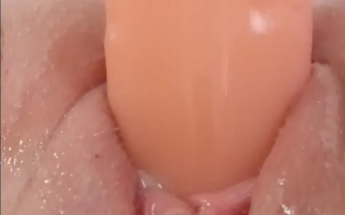 Pinkieforphatcock: Pretty Pink Pussy Gettlling Pumped