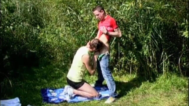 STRAIGHT BOYS CURIOUS FROM PRAHA: Mladý hetero chlap šuká venku se svým gay kamarádem 14 drsně