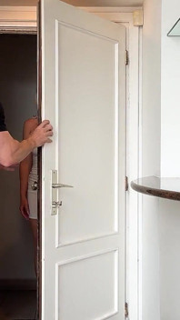 Hàng xóm nga nóng bỏng bị đụ mạnh khi vào căn hộ
