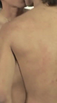 Video eksklusif bareback: cowok gay hot dan seksi suka banget pantatnya dientot