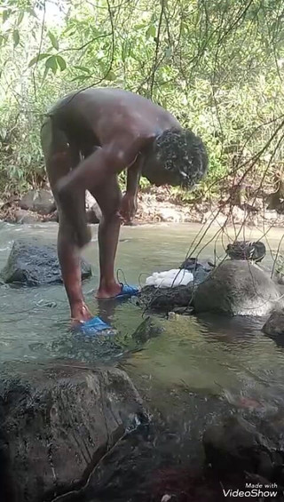 Sexyjayla254: Mýdlová masturbace Velký Černý Péro Stříkání venku část 1