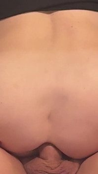 Sweetmarie420 monta su polla y cremas y él folla su culo y se lo llena!
