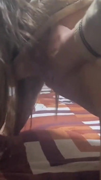 Mi compañero de clase es muy sabroso! en tu habitación! ¡Se ve muy rica con su uniforme universitario puestos! Video casero real en hd!