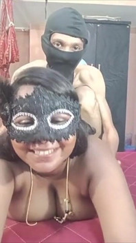 Bhabi Ấn Độ ngực bự nóng bỏng và thưởng thức video smily