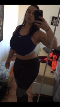 Mirror Flaunting Before a Gym Session!