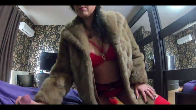 MilfyCalla: Bosku nyepong kontol, mainin mantel bulu dan crot di tubuhku