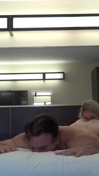 Smyslná romantická láska dělá z celého těla líbání sexu