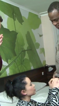 Iijimae lagi asik seks anal sama pria kulit hitam kontol besar saat mereka seks threesome
