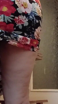 Moja macocha pieprzy mnie na stole w kuchni