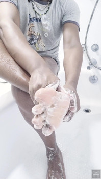 Io pulisco sensualmente i miei piedi (2025)