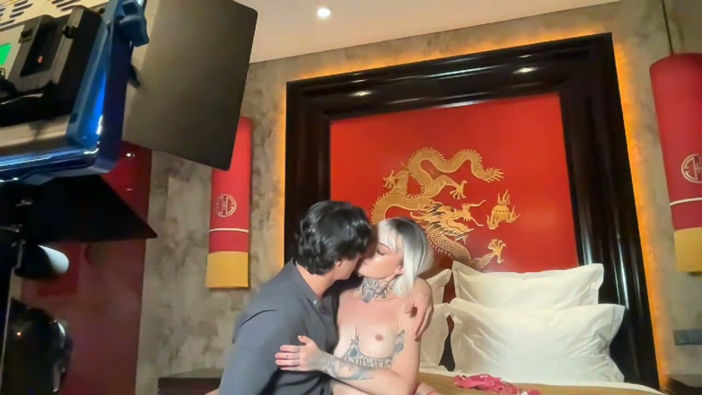 Real Masked Sluts: Můj živý přenos s mojí děvkou pornohvězdou snem Tabitha Poison