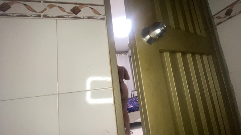 KATALEYAMALDINI: Aku mergokin ibu tiriku lagi ganti baju dan kami semalam...