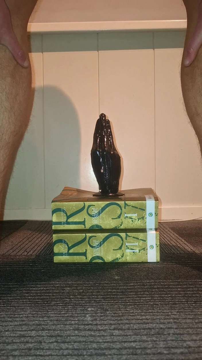 NoFace Twink X: Homosexualul sexy Noface Twink X ia niște jucării uriașe