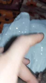Ik masturbatie mijn grote clitoris en schaamlippen tot een intens orgasme